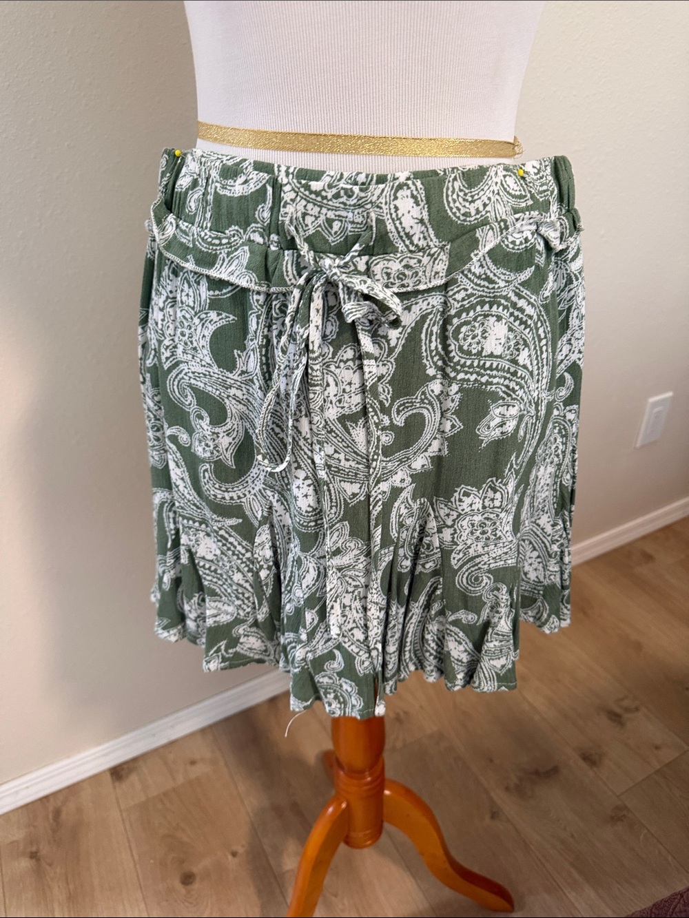 Green Paisley Tie-Waist Mini Skirt